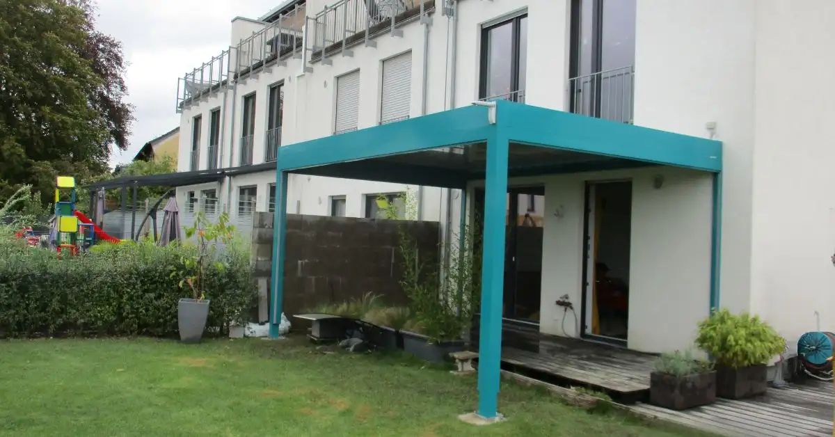 WAREMA Lamaxa Lamellenanlage mit Sonderfarbe Senkrechtmarkisen und Windwächter in Wuppertal
