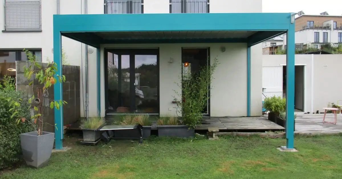 WAREMA Lamaxa Lamellenanlage mit Sonderfarbe Senkrechtmarkisen und Windwächter in Wuppertal