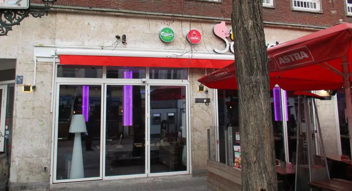 Markise bei Restaurant Schweinske in Düsseldorf