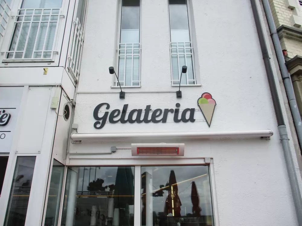 Zwei neue Markisen für das Eiscafé Dante in Düsseldorf