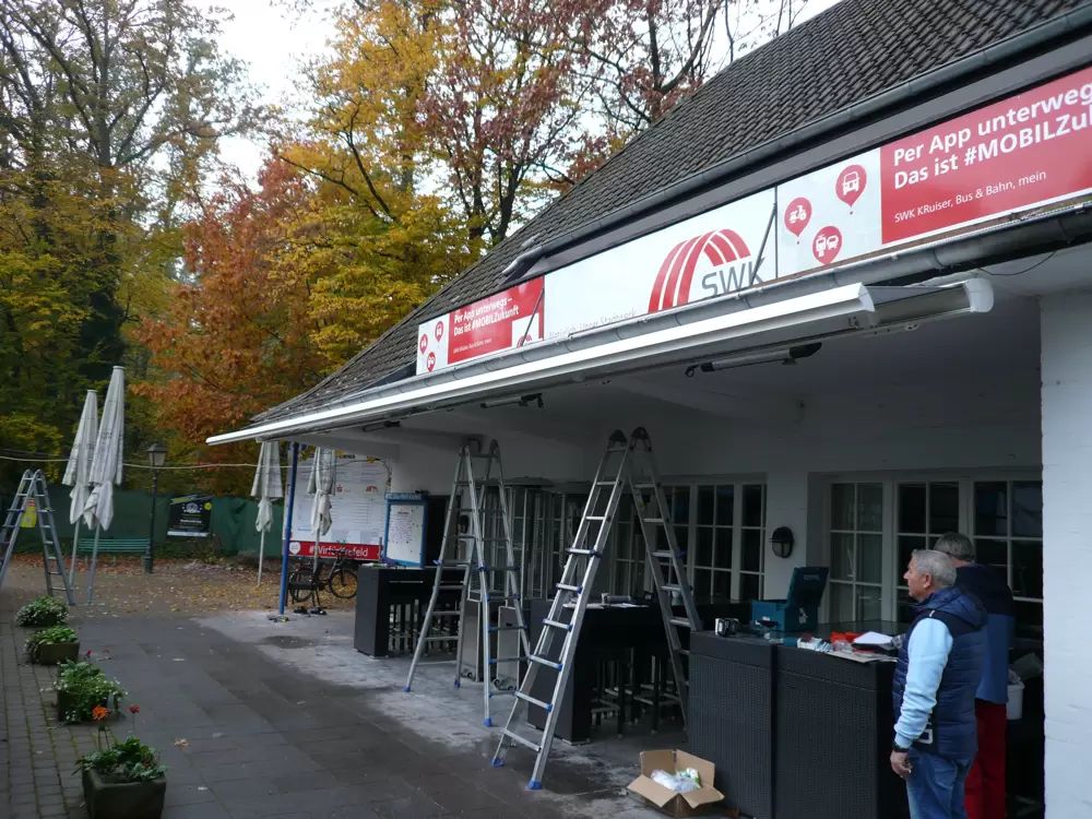 Markise unter Dach bei Enzo Gastronomia in Krefeld
