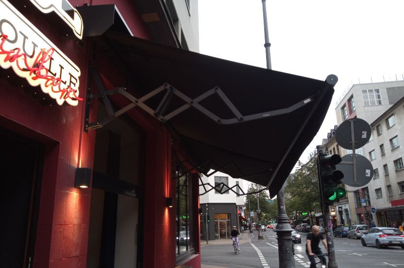 Kadeco Scherenarmarkise - Weinbar "Die Bredouille" in Köln